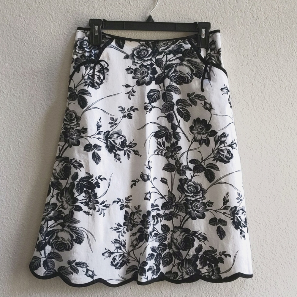 WHBM Black and Ivory Toile Scalloped skirt